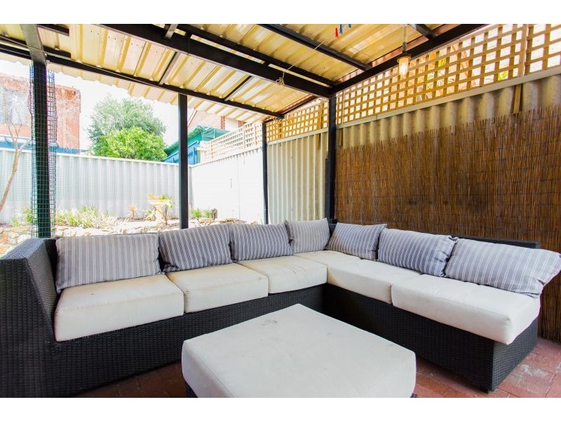 4/34 Henley St, Como WA 6152