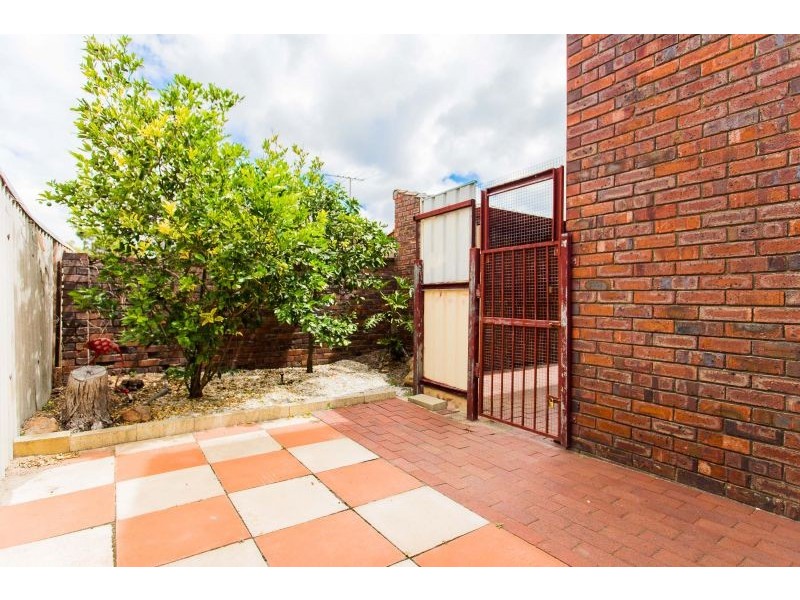 4/34 Henley St, Como WA 6152