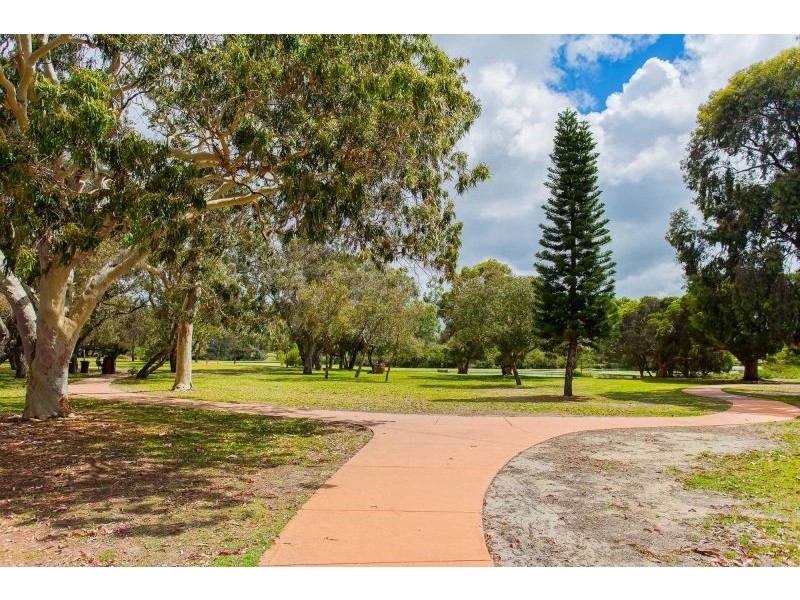 4/34 Henley St, Como WA 6152