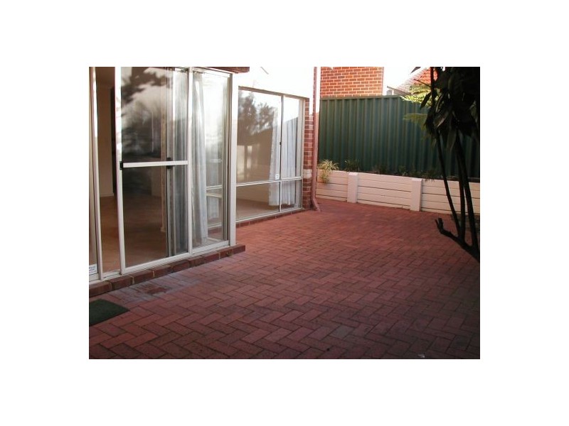 4/5 Hayes Avenue, Yokine WA 6060