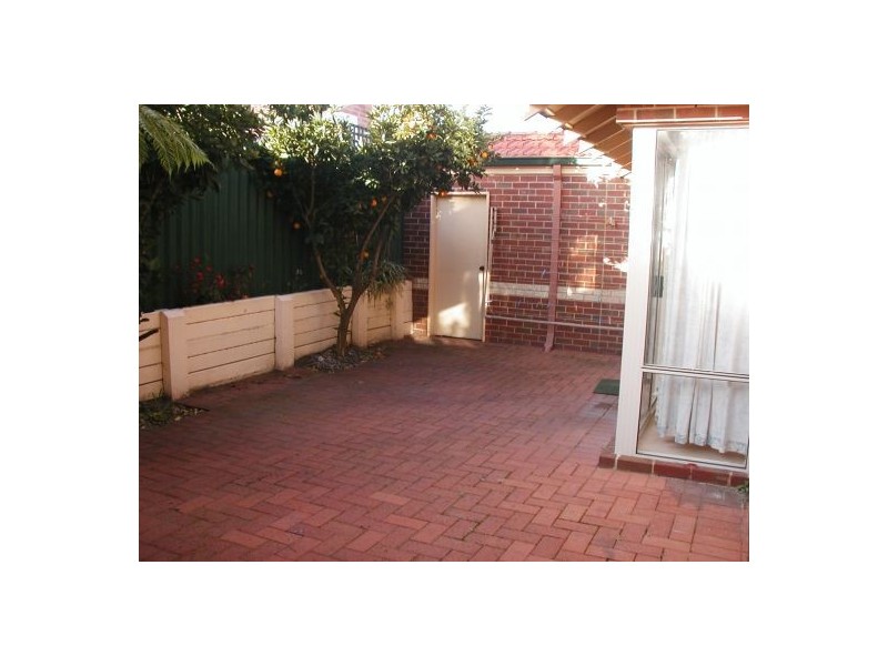 4/5 Hayes Avenue, Yokine WA 6060