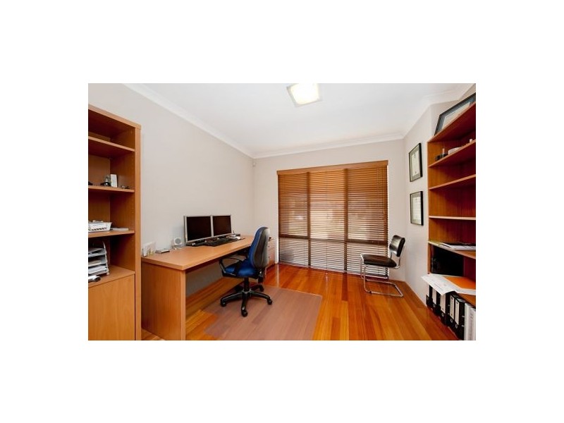 33 Kardan Circuit, Karawara WA 6152