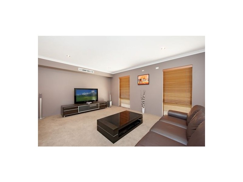 33 Kardan Circuit, Karawara WA 6152