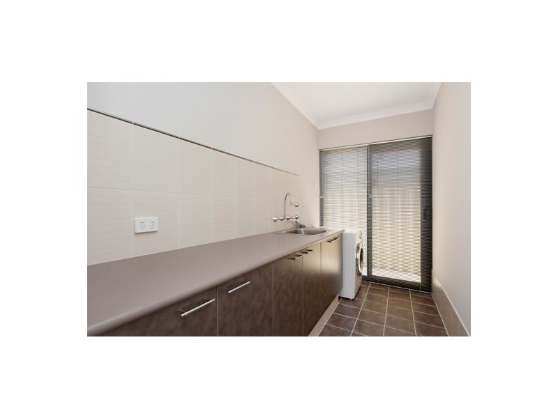 33 Kardan Circuit, Karawara WA 6152