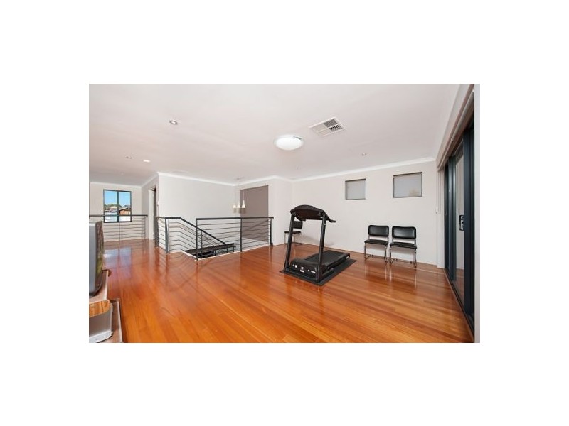 33 Kardan Circuit, Karawara WA 6152