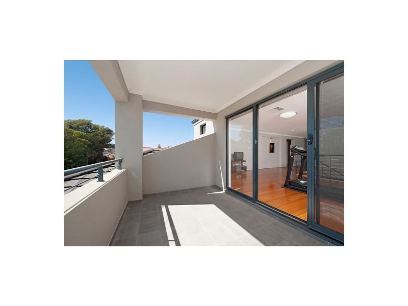 33 Kardan Circuit, Karawara WA 6152