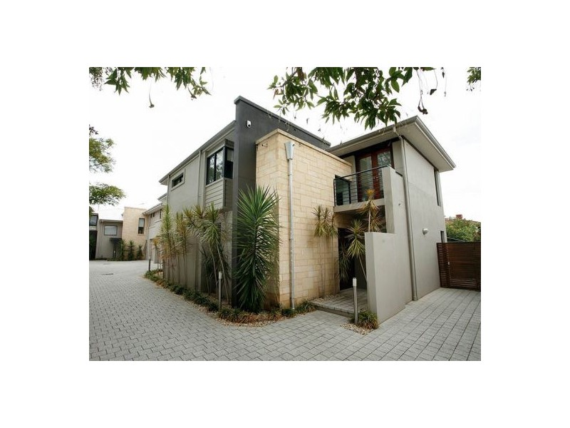 2/217 Coode Street, Como WA 6152