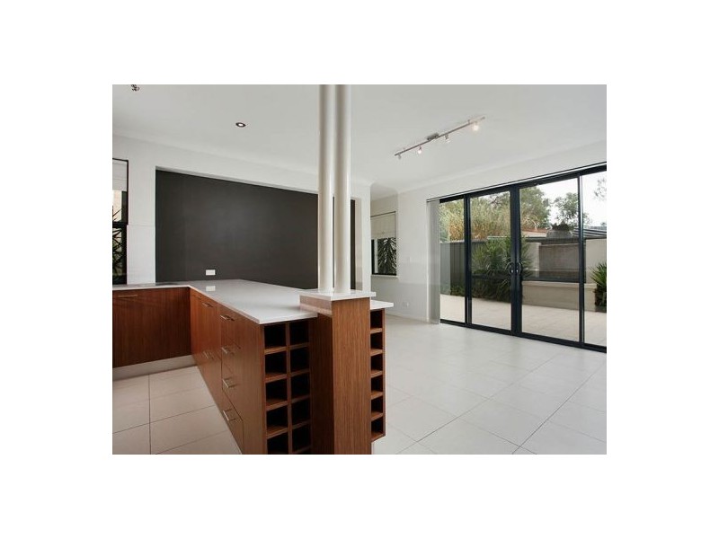 2/217 Coode Street, Como WA 6152