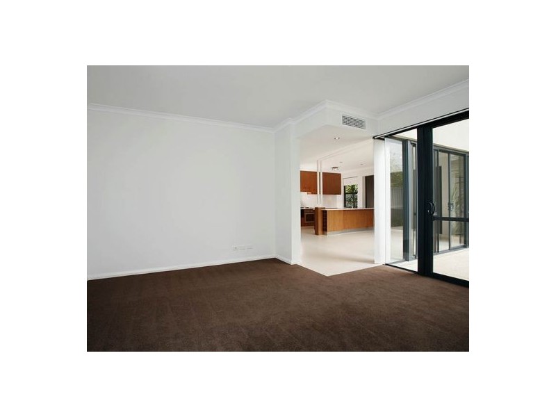 2/217 Coode Street, Como WA 6152