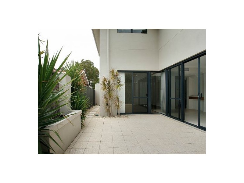 2/217 Coode Street, Como WA 6152