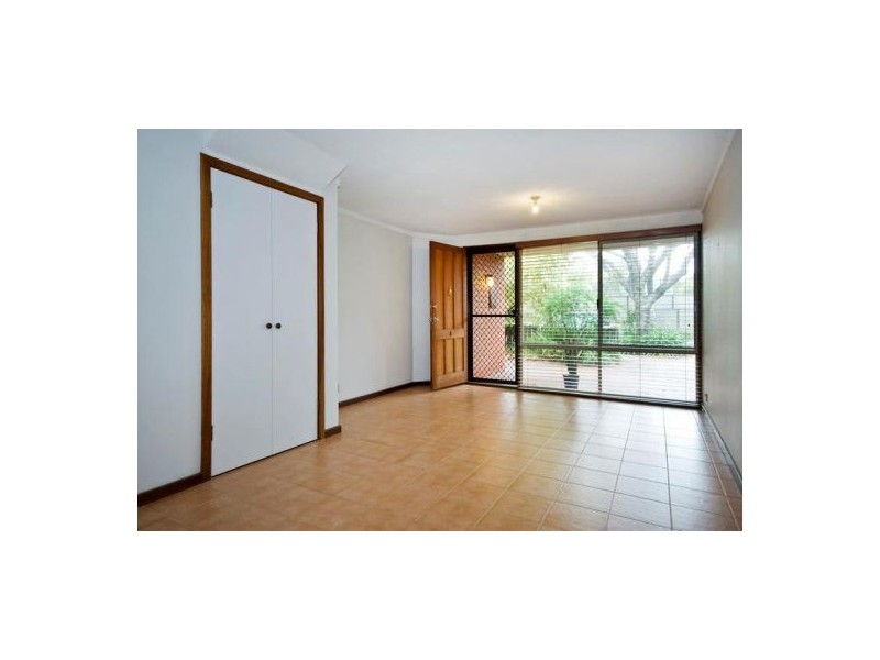 8/25 Comer Street, Como WA 6152