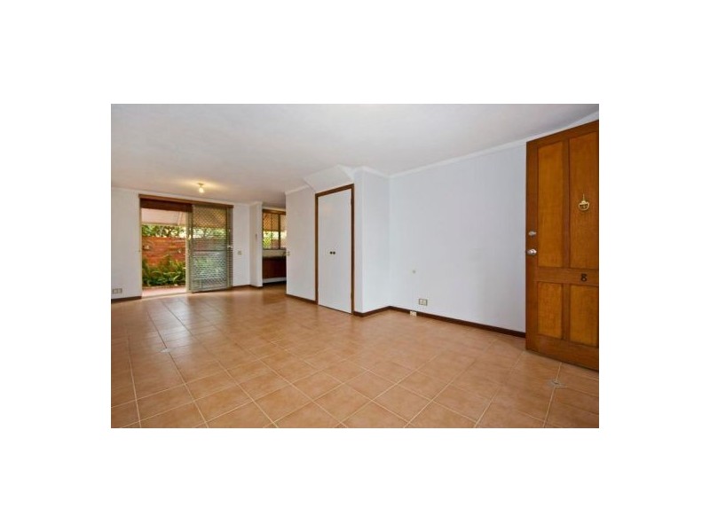 8/25 Comer Street, Como WA 6152