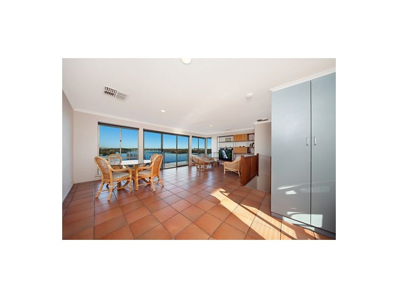 9A River Way, Salter Point WA 6152