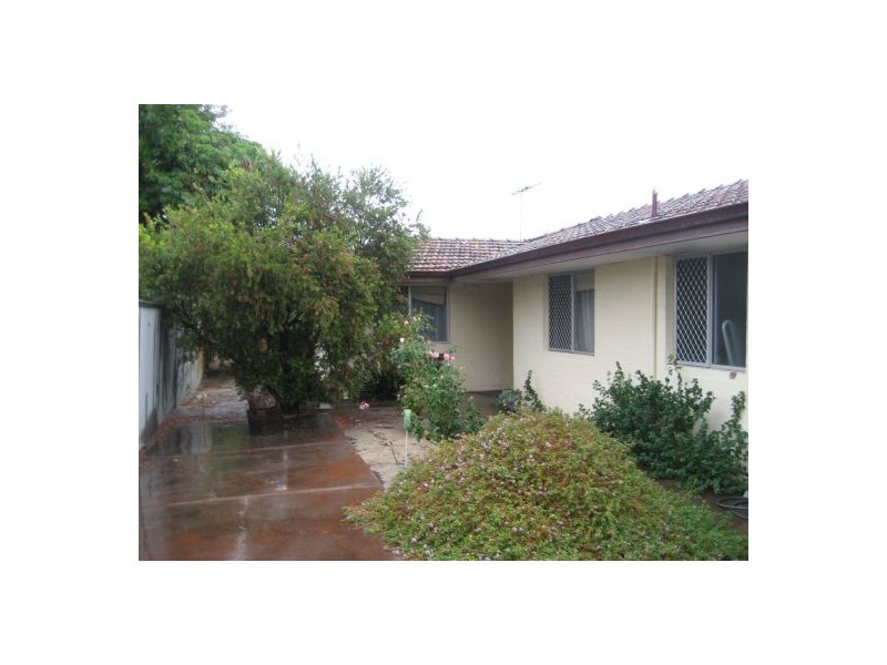 2/33 Edgecumbe, Como WA 6152