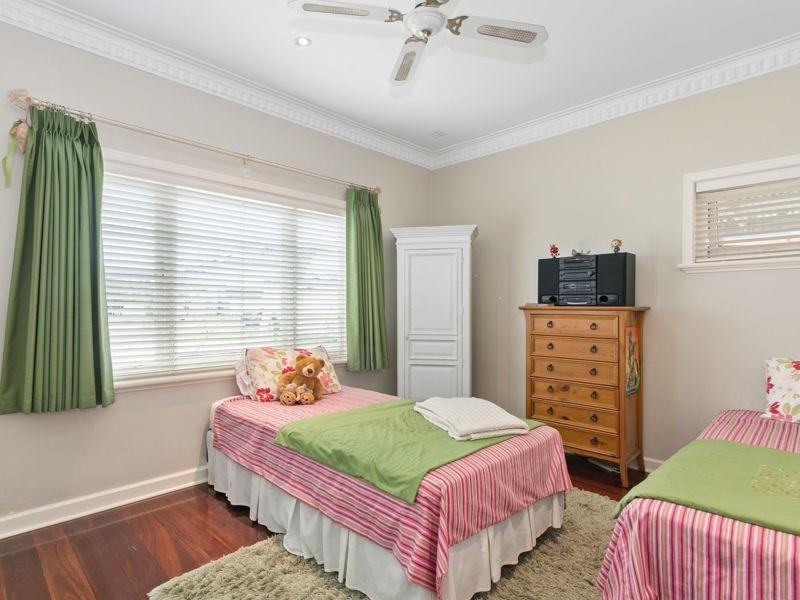 56 Downey Drive, Manning WA 6152