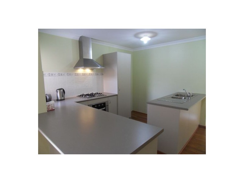 1/6 Dotterel Way, East Cannington WA 6107