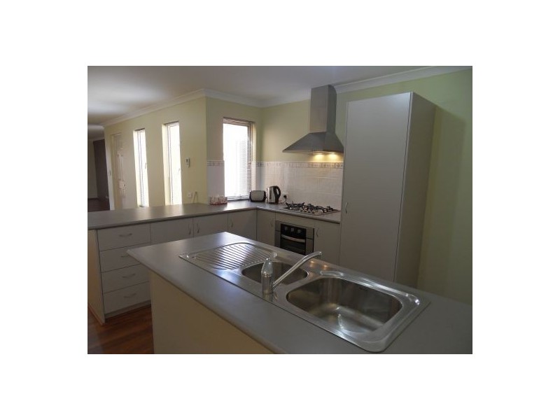 1/6 Dotterel Way, East Cannington WA 6107