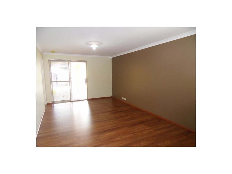 1/6 Dotterel Way, East Cannington WA 6107