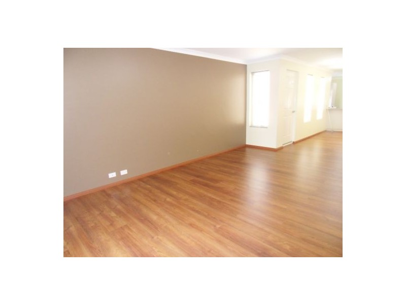 1/6 Dotterel Way, East Cannington WA 6107