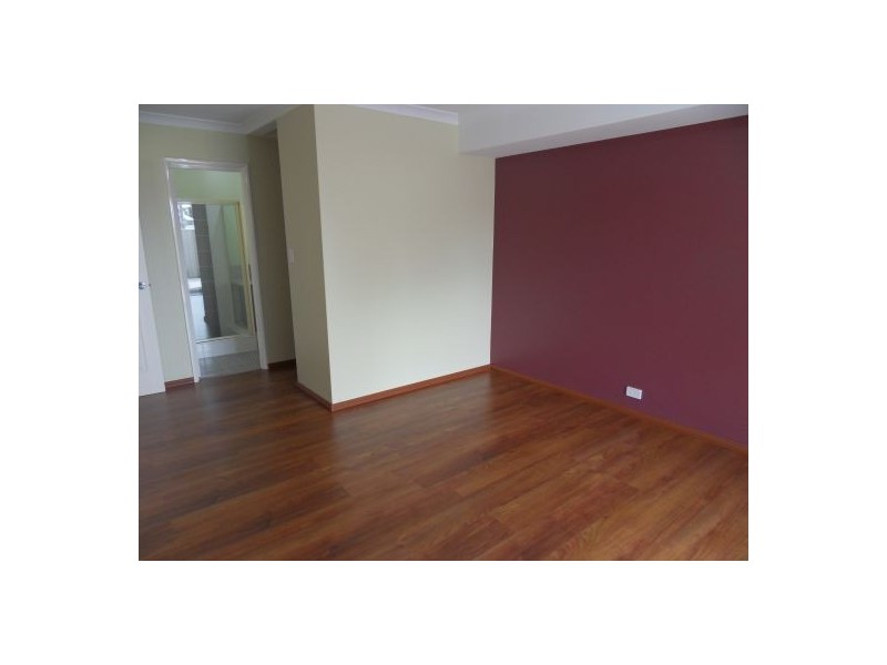 1/6 Dotterel Way, East Cannington WA 6107