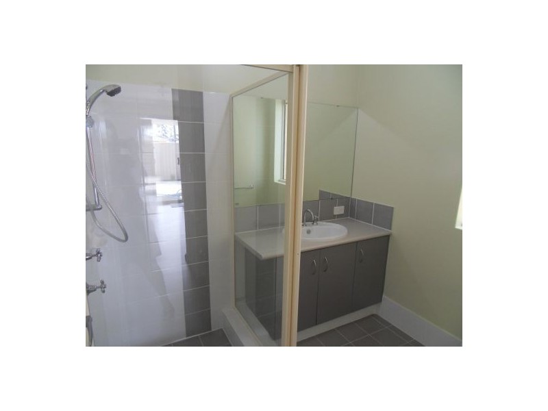 1/6 Dotterel Way, East Cannington WA 6107