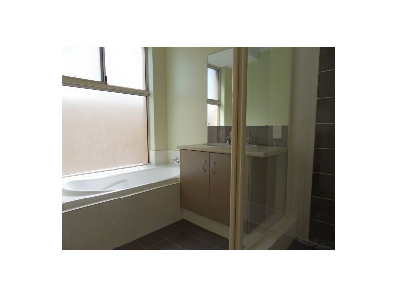 1/6 Dotterel Way, East Cannington WA 6107