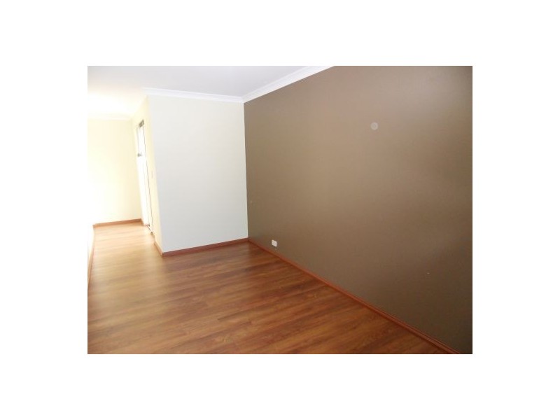 1/6 Dotterel Way, East Cannington WA 6107