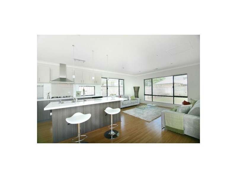 11 Elderfield Road, Manning WA 6152