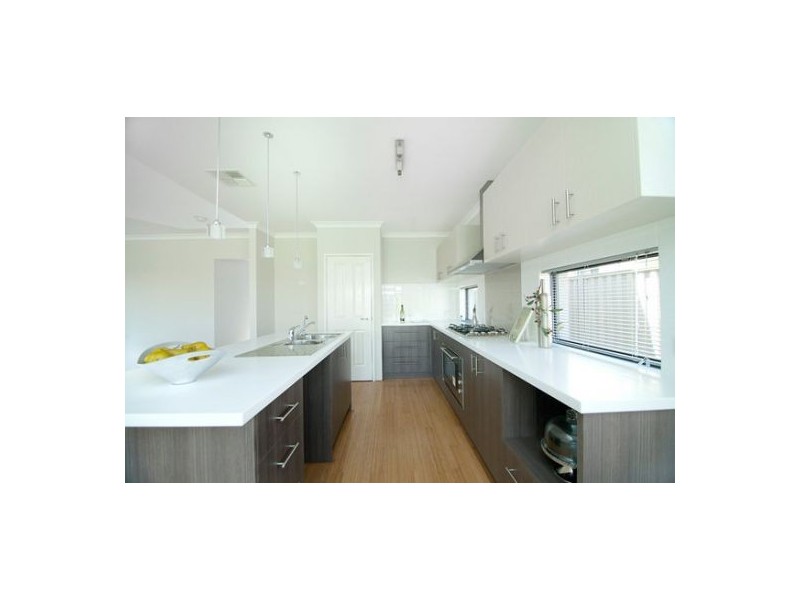 11 Elderfield Road, Manning WA 6152