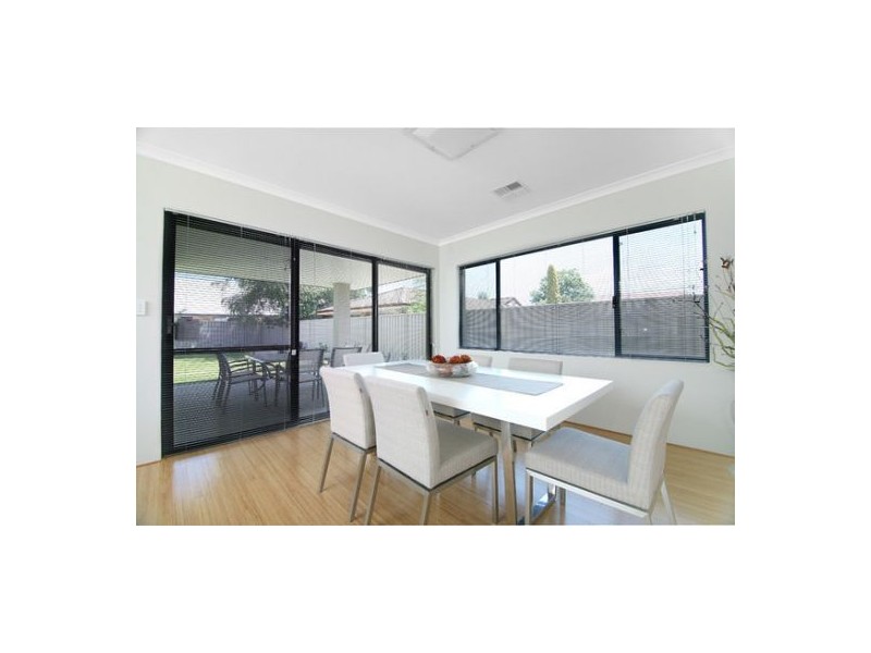 11 Elderfield Road, Manning WA 6152