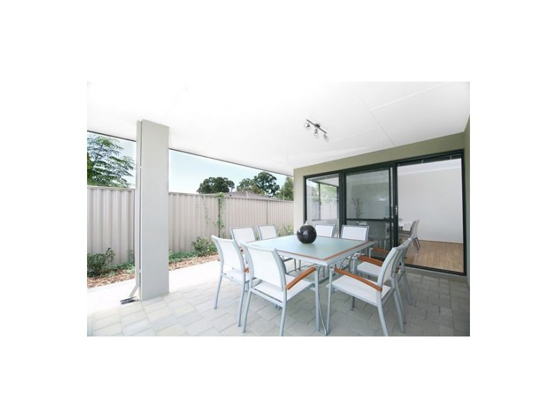 11 Elderfield Road, Manning WA 6152