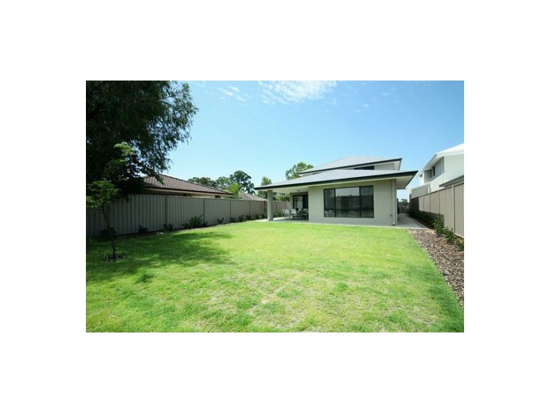 11 Elderfield Road, Manning WA 6152