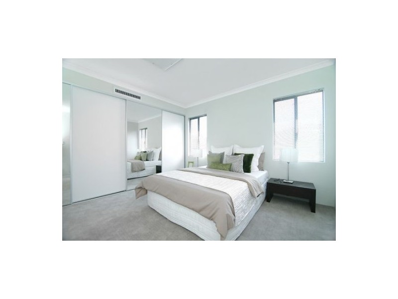 11 Elderfield Road, Manning WA 6152