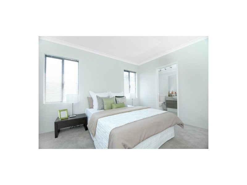 11 Elderfield Road, Manning WA 6152