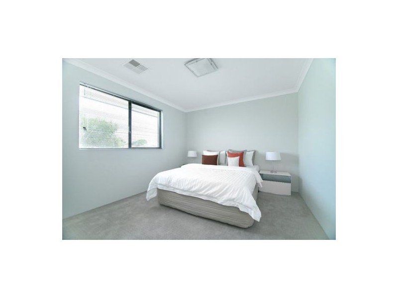 11 Elderfield Road, Manning WA 6152