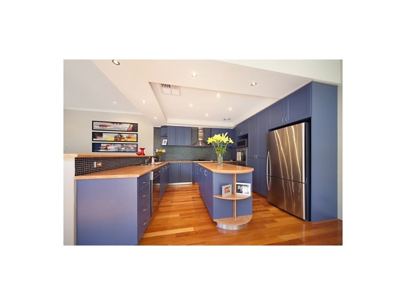32 Lowan Loop, Karawara WA 6152