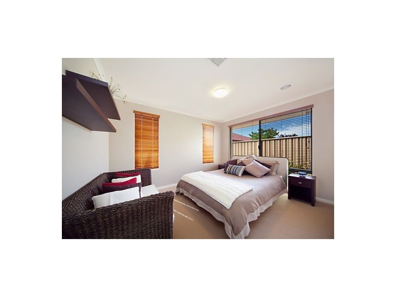 32 Lowan Loop, Karawara WA 6152