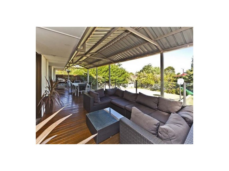 4 Boston Way, Booragoon WA 6154