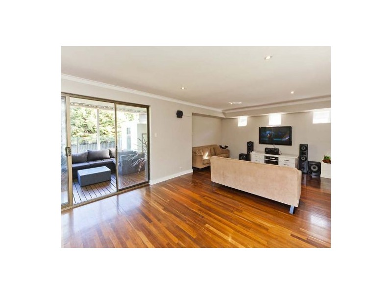 4 Boston Way, Booragoon WA 6154