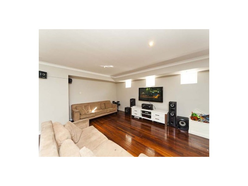 4 Boston Way, Booragoon WA 6154