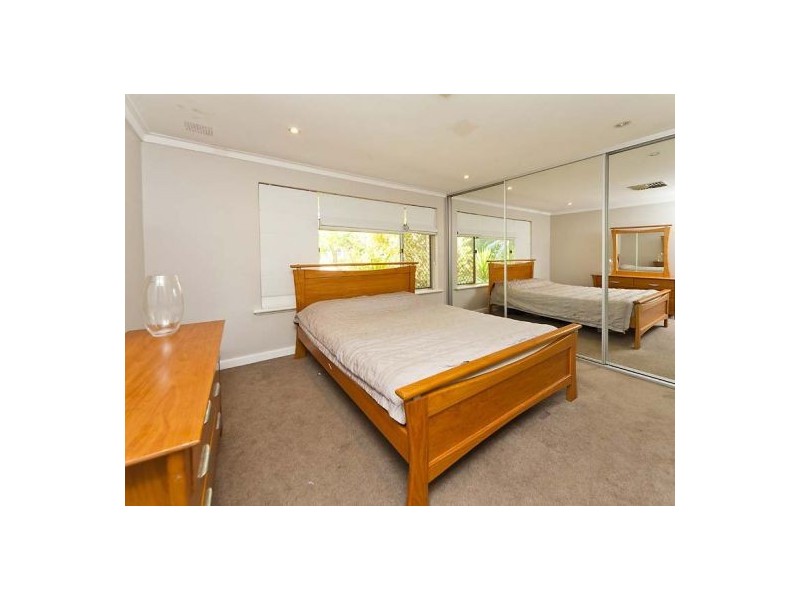 4 Boston Way, Booragoon WA 6154