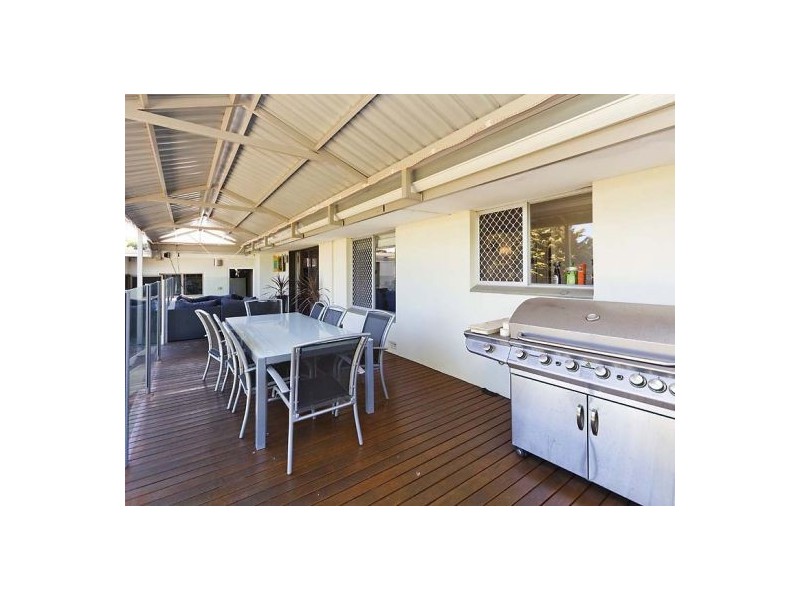 4 Boston Way, Booragoon WA 6154