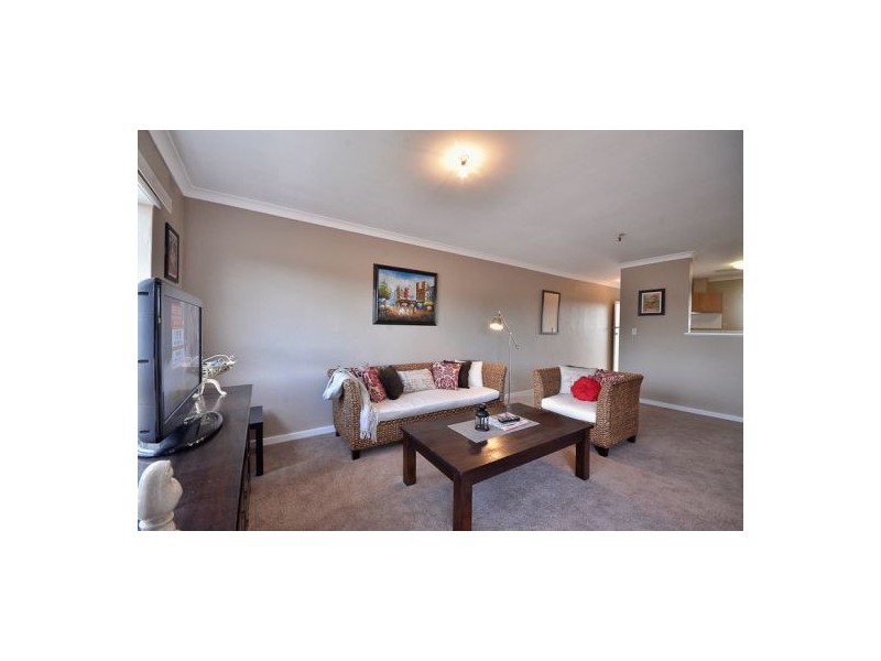 17/2 Gregory Way, Coolbellup WA 6163