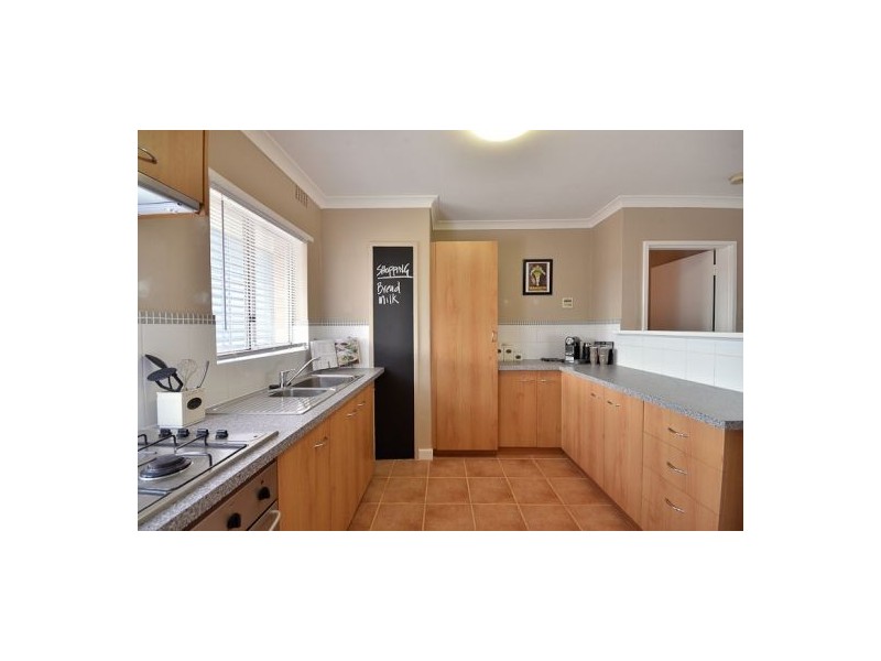 17/2 Gregory Way, Coolbellup WA 6163