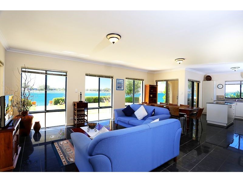 19/19 San Marco Quays, Halls Head WA 6210