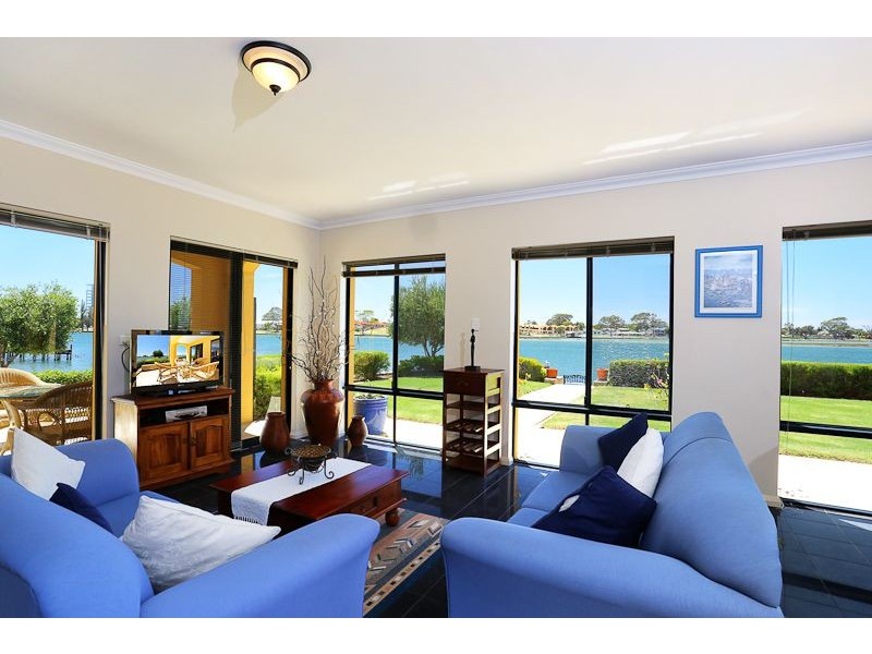19/19 San Marco Quays, Halls Head WA 6210