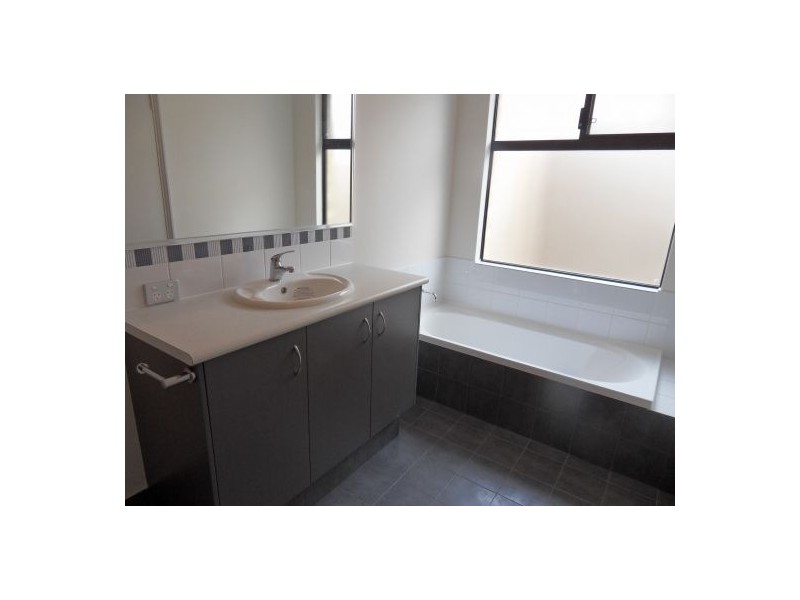 2/16 Isobel Street, Bentley WA 6102