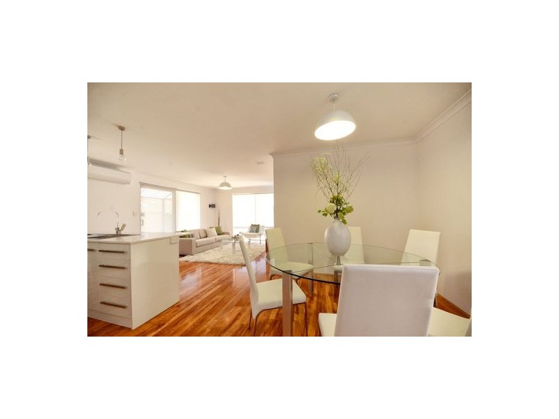 8a Bradshaw Crescent, Manning WA 6152