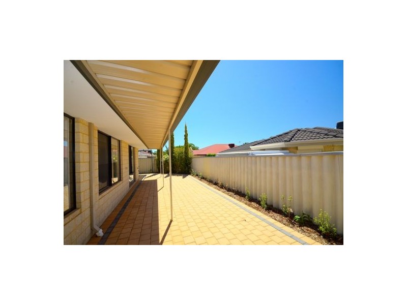 8a Bradshaw Crescent, Manning WA 6152