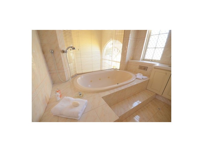 29 Riverton Drive, Rossmoyne WA 6148